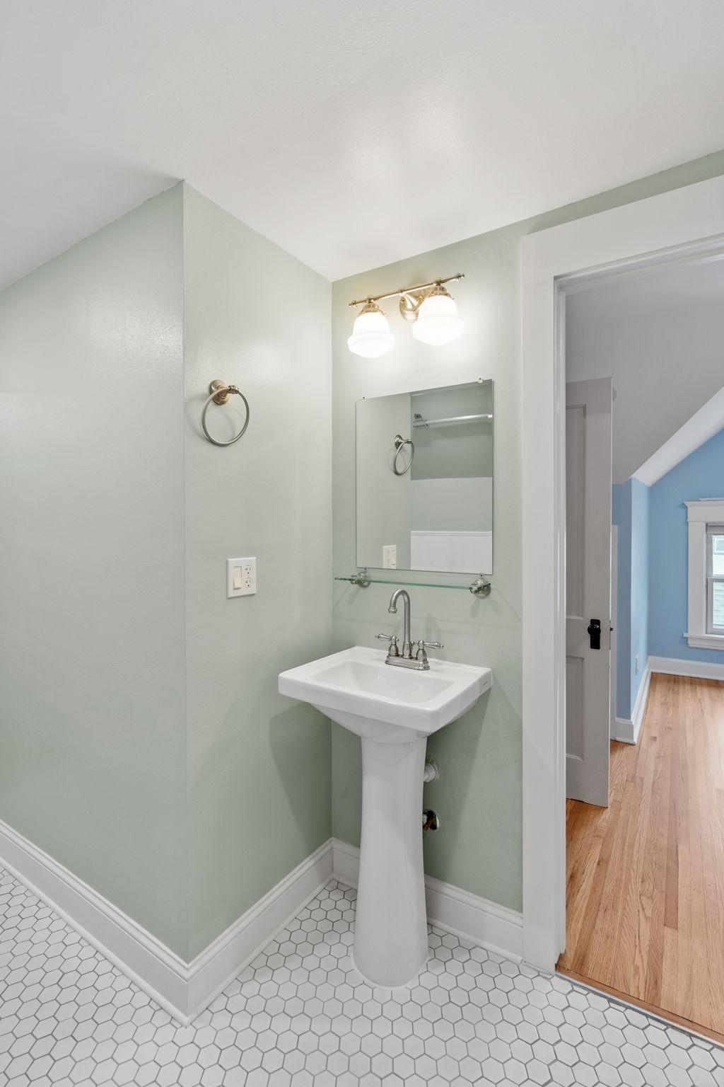 Full Bathroom - 3F