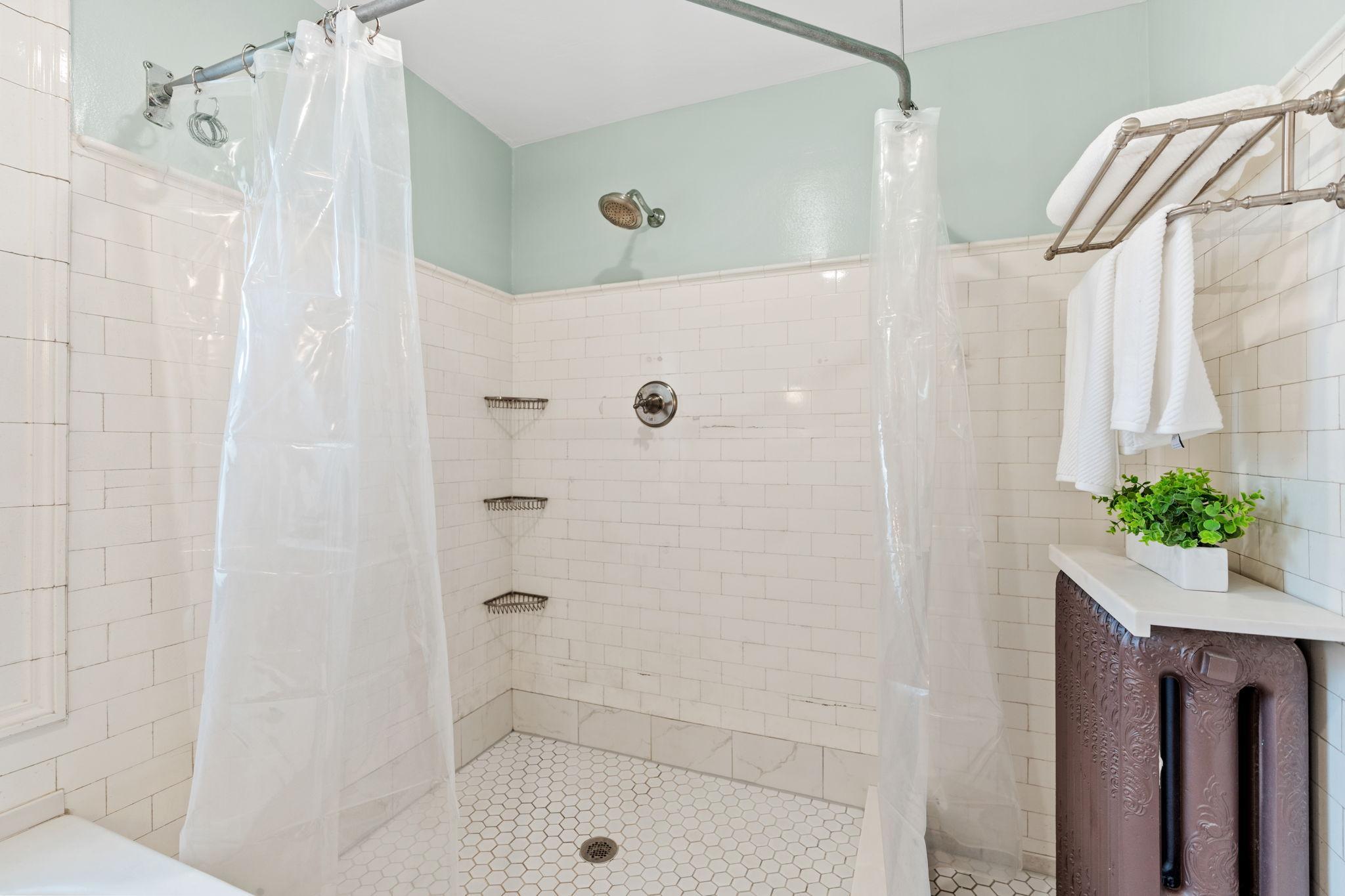 Full Bathroom - 2F