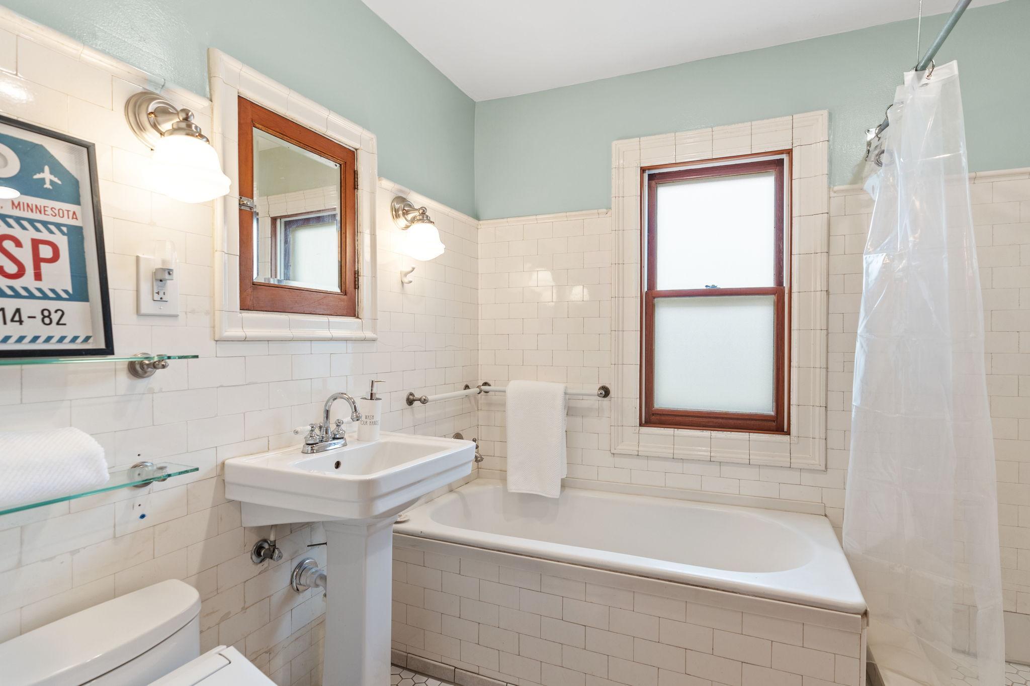 Full Bathroom - 2F