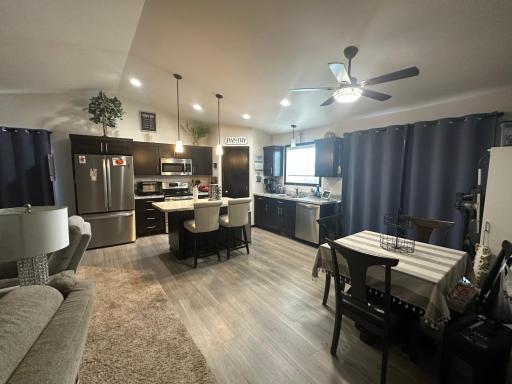 Kitchen & Dining