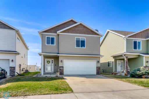 4794 Spencer Lane S, Fargo, ND 58104
