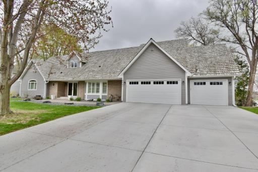 8041 Chesshire Lane N, Maple Grove, MN 55311