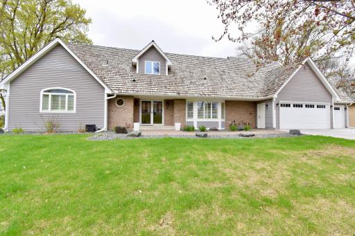 8041 Chesshire Lane N, Maple Grove, MN 55311