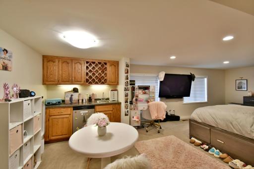 8041 Chesshire Lane N, Maple Grove, MN 55311
