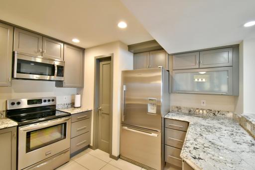 8041 Chesshire Lane N, Maple Grove, MN 55311