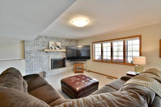 8041 Chesshire Lane N, Maple Grove, MN 55311