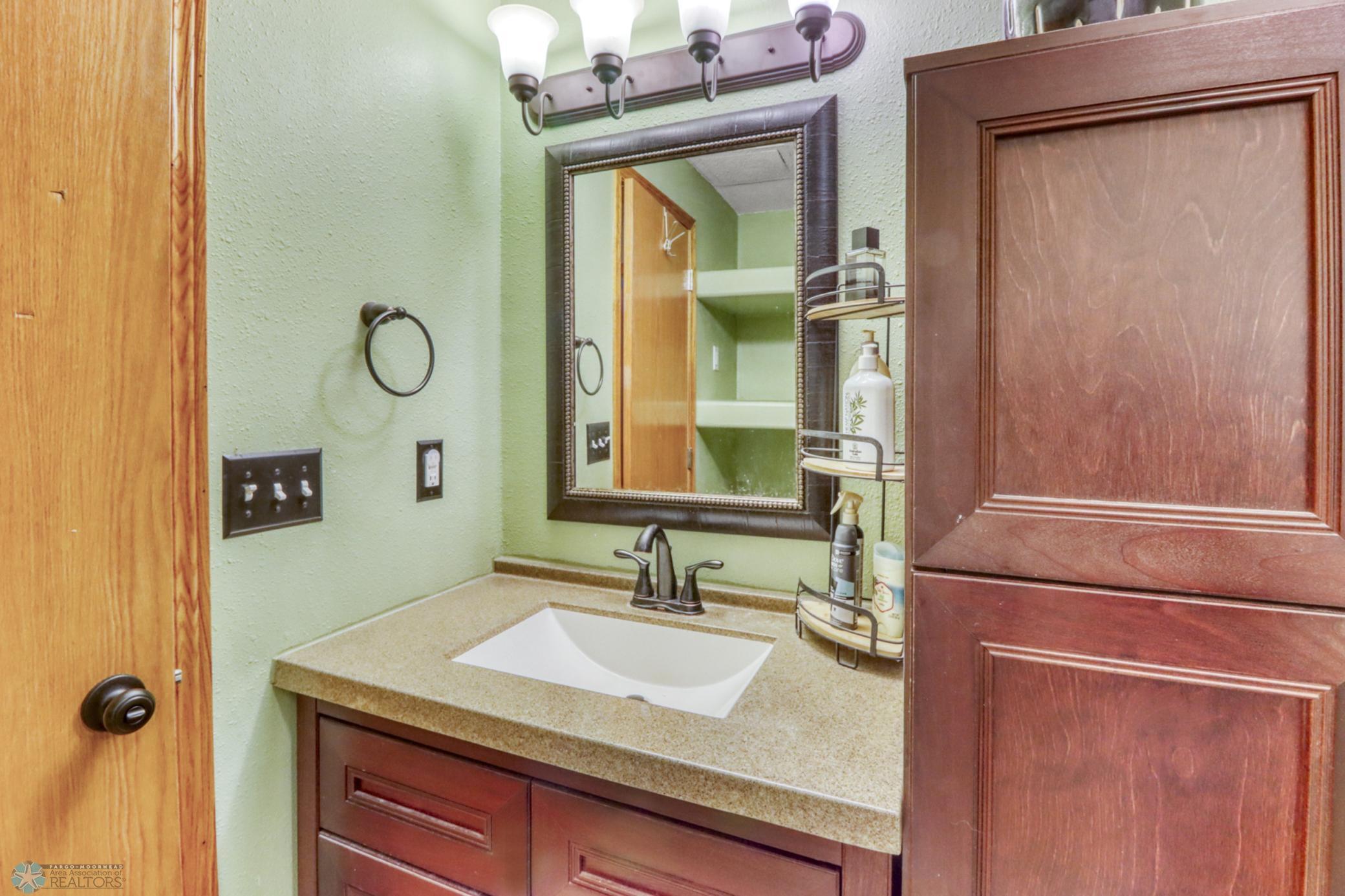 Basement Bathroom1_2.JPG