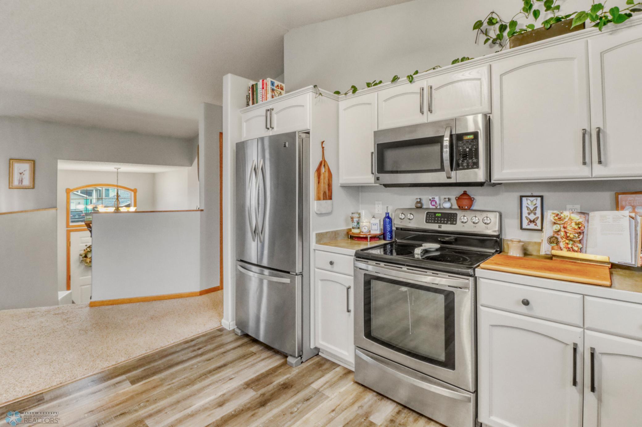 Kitchen1_4.JPG
