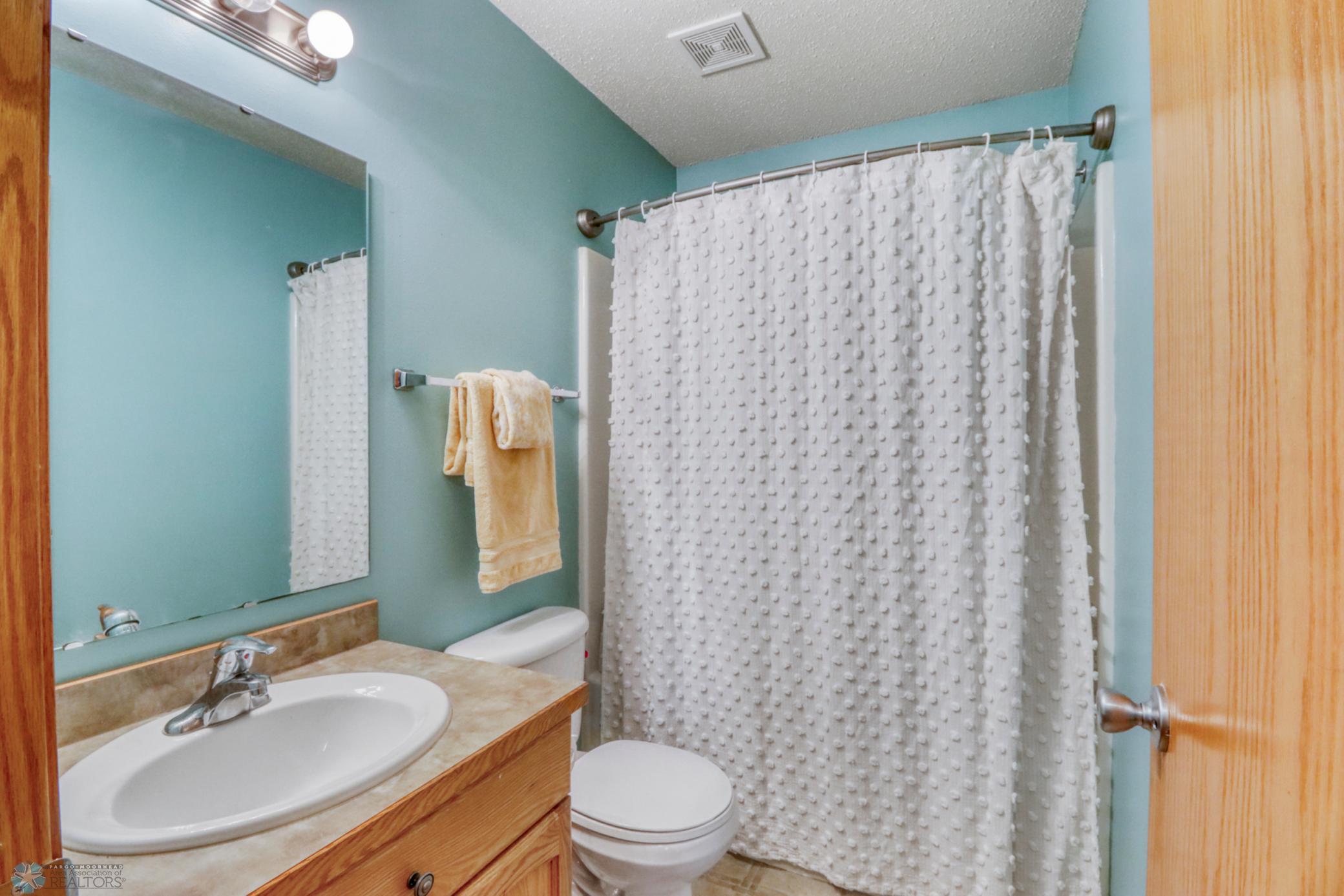 Full Bathroom1_1.JPG