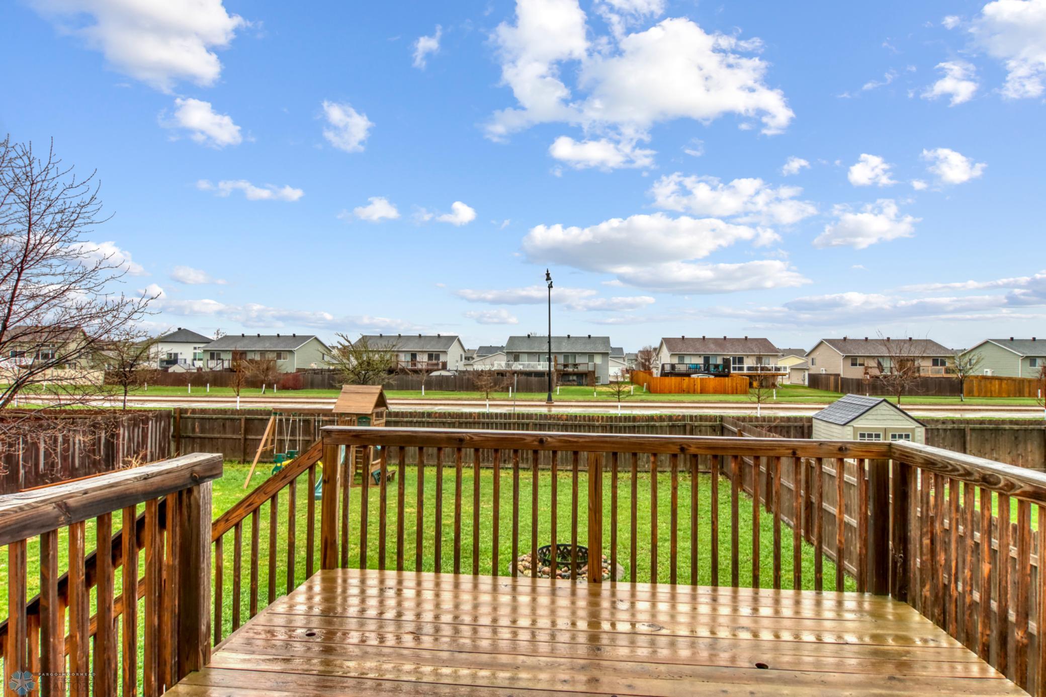 Backyard_deck1_1.JPG