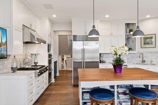 125 Chevy Chase Drive, Wayzata, MN 55391