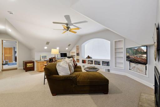 125 Chevy Chase Drive, Wayzata, MN 55391