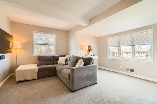 1802 Nebraska Avenue E, Saint Paul, MN 55119