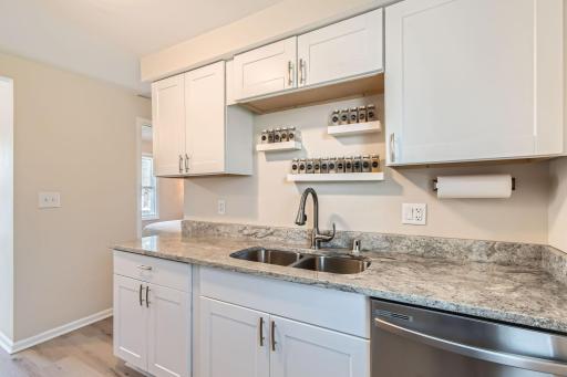 1802 Nebraska Avenue E, Saint Paul, MN 55119