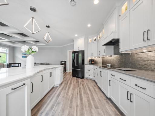 Welcome to you new home with this gorgeous kitchen!