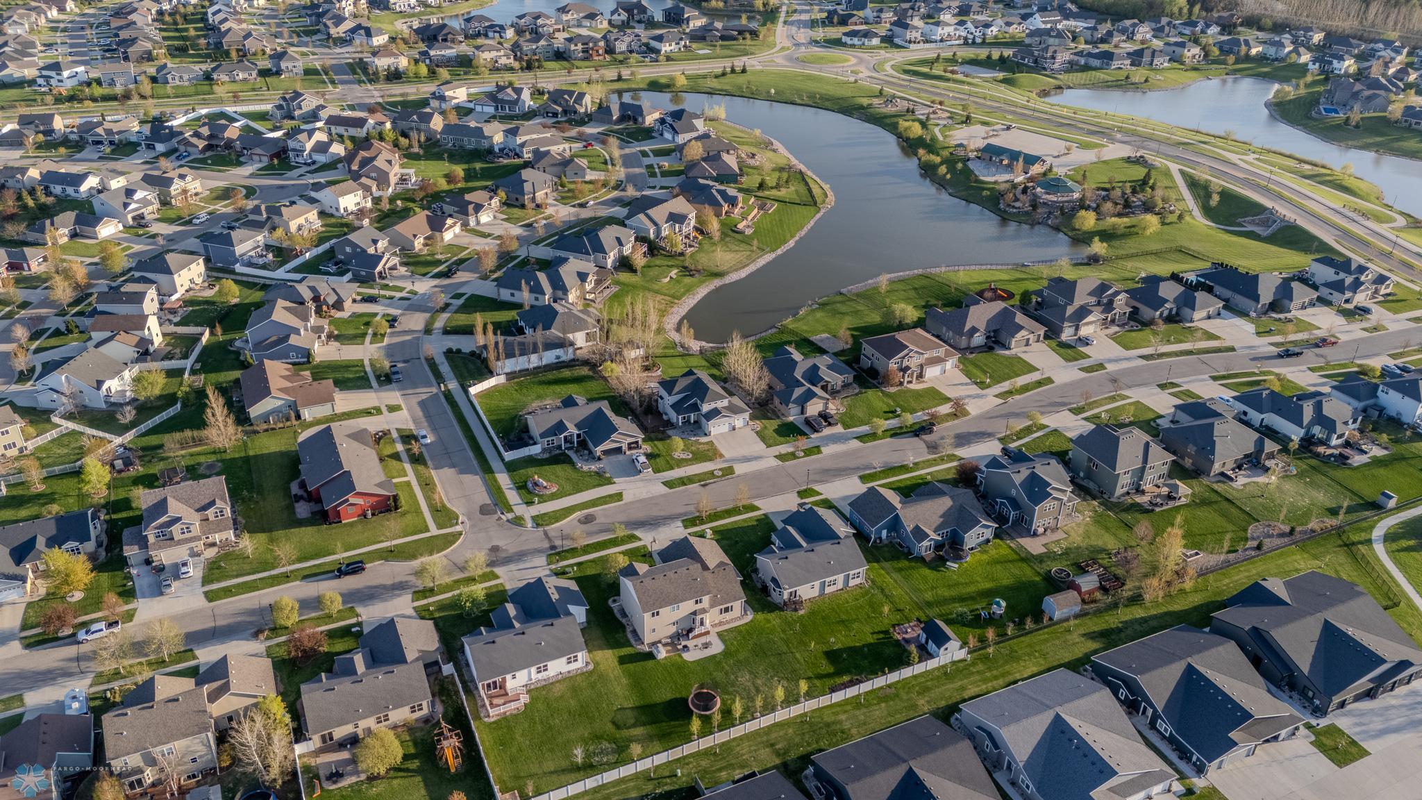 Shadow Wood Neighborhood - Park and Splash Pad across the pond!