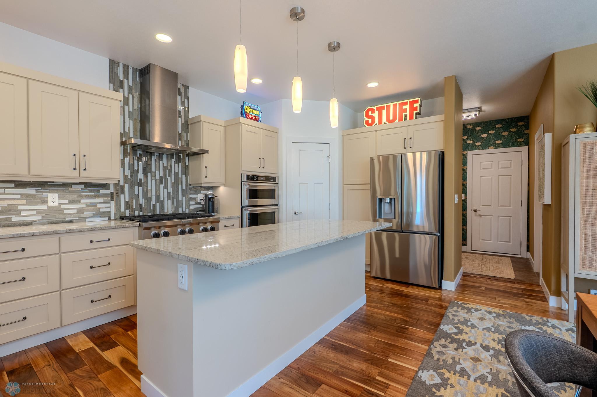 Kitchen - Corner Walk in Pantry