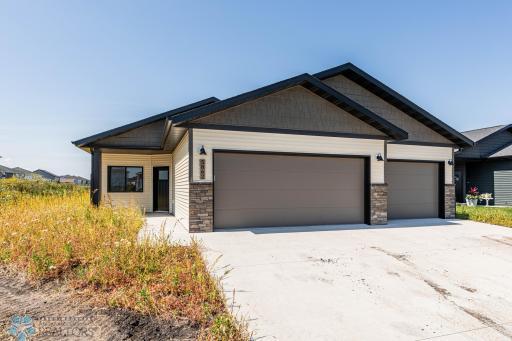 5862 Ellis Drive S, West Fargo, ND 58047