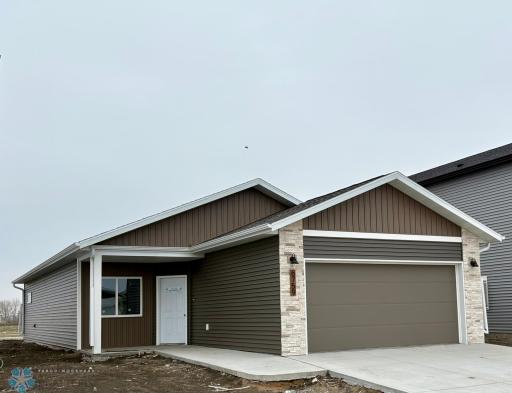 6759 66th Avenue S, Horace, ND 58047