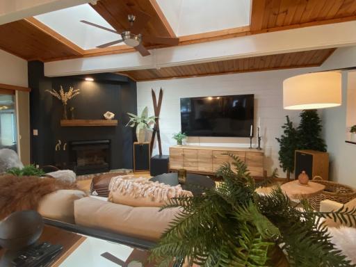 806 Longview Drive, Detroit Lakes, MN 56501
