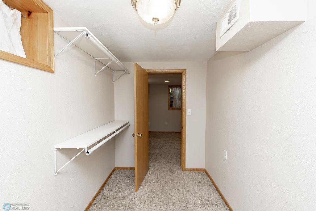 Walk-in Closet (Bedroom 4)
