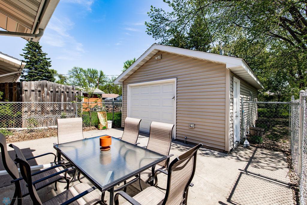 Patio/Garage