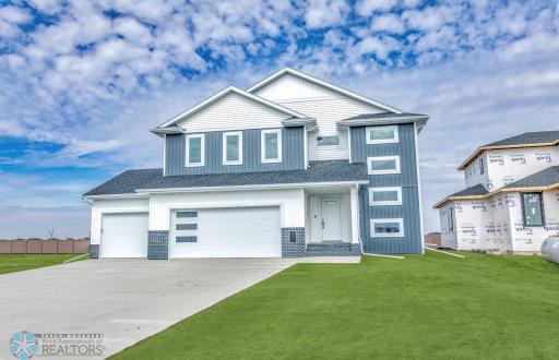 6841 Sunrise Pt, Horace, ND 58047