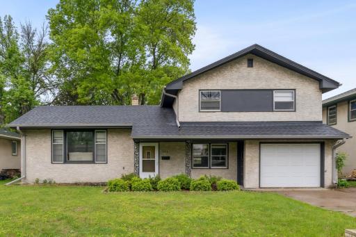 3 bed, 2 bath home with large fully fenced back yard!