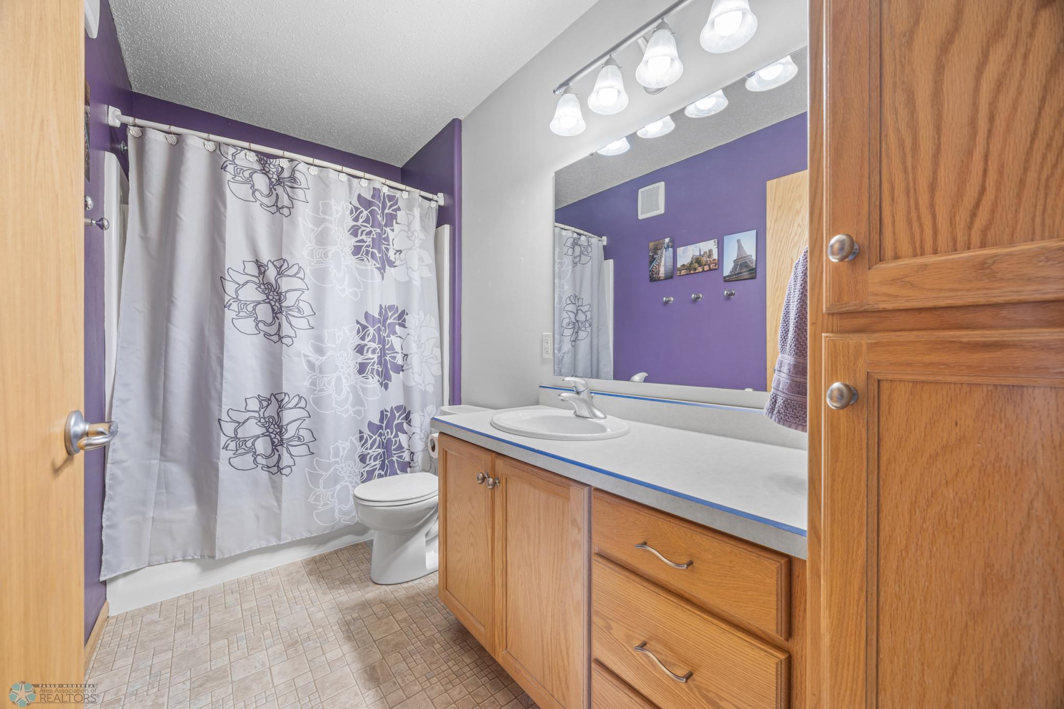 Upper Level Full Bath