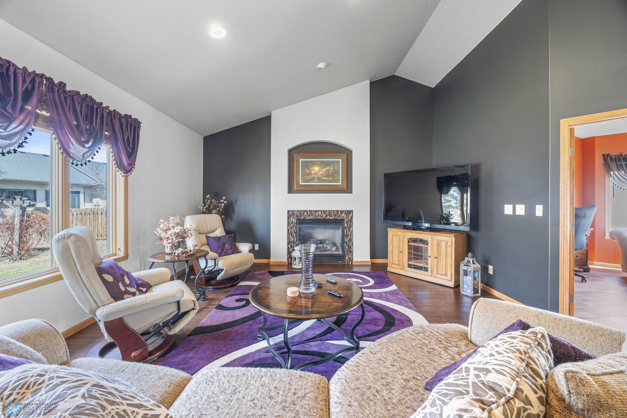 Living Room w/ Gas Fireplace
