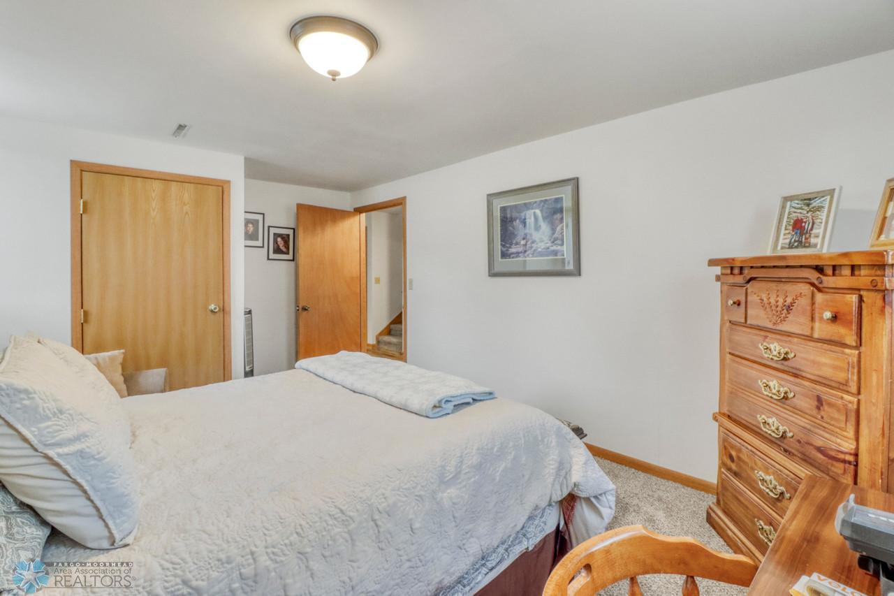 38Basement Bedroom1_1-1280.JPG