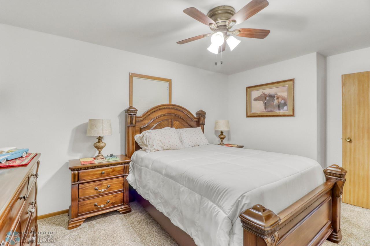 23Primary Bedroom1_2-1280.JPG