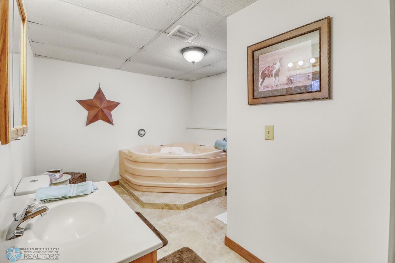 39Basement Bathroom1_0-1280.JPG