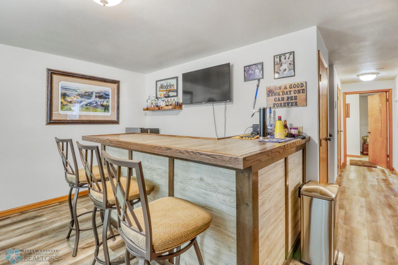 35Basement Bar1_3-1280.JPG