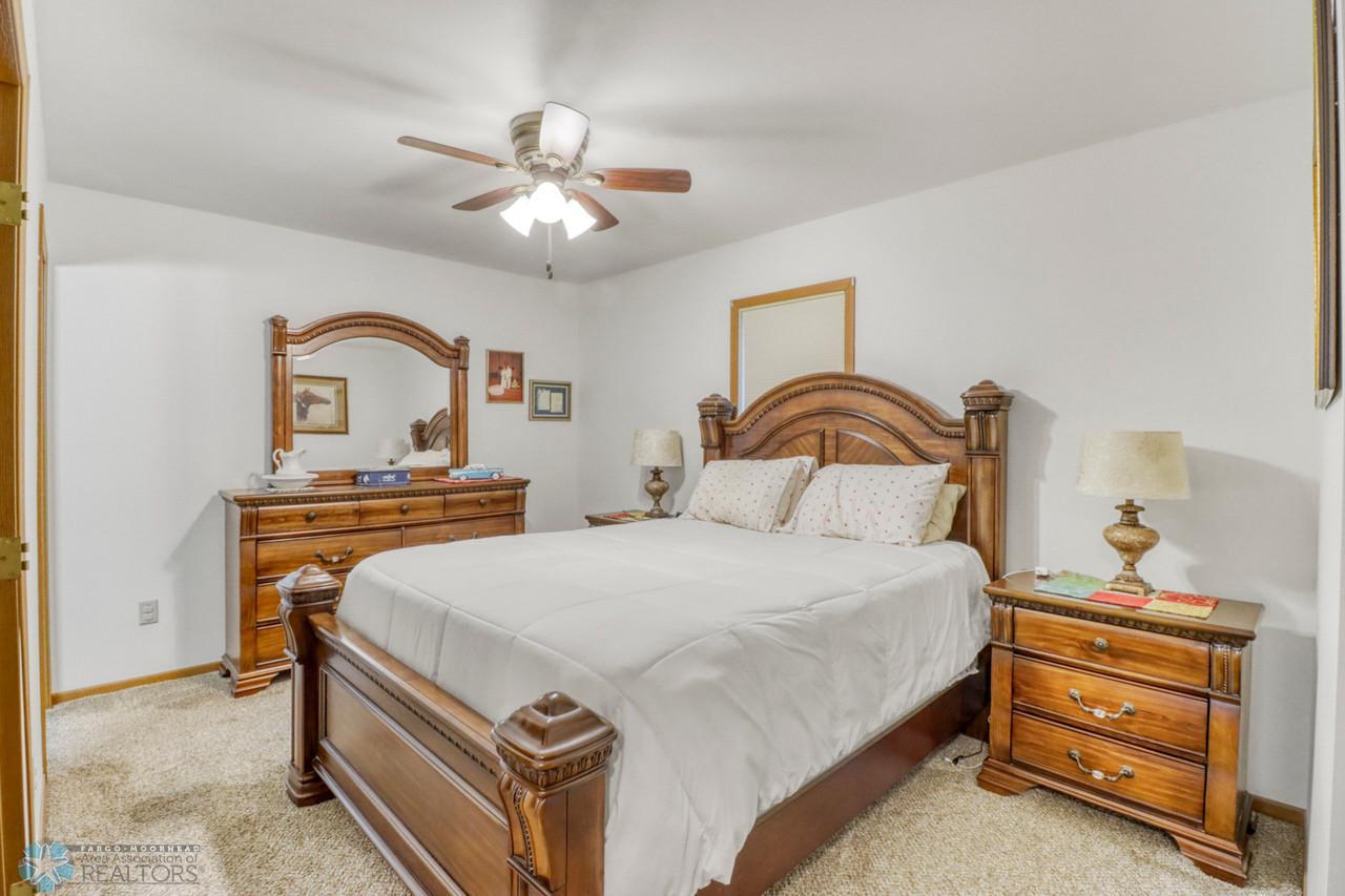 22Primary Bedroom1_1-1280.JPG