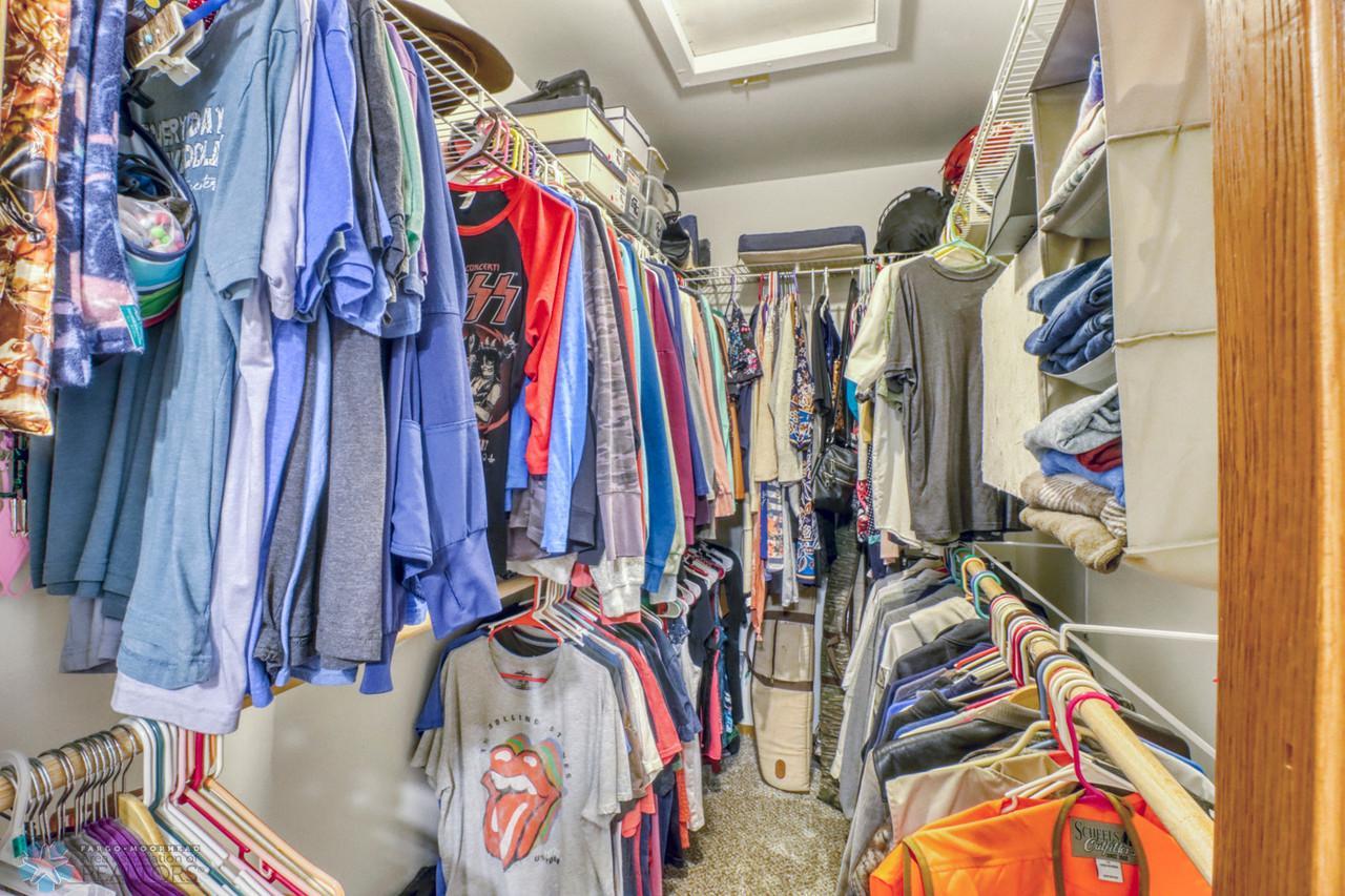25Primary Closet-1280.JPG