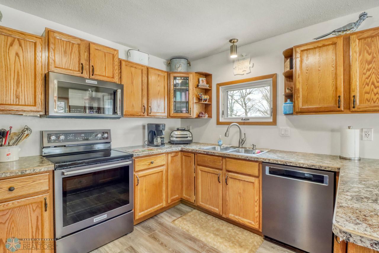 18Kitchen1_3-1280.JPG
