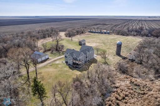 827 160th Avenue SE, Hillsboro, ND 58045