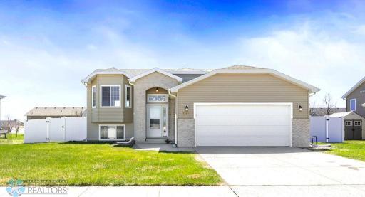 1585 43rd Avenue S, Moorhead, MN 56560