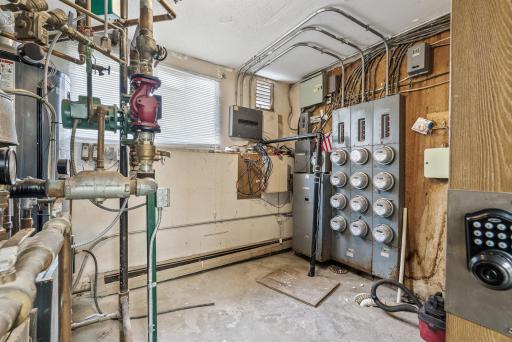 16_221_231_Freemont_Ave_SE16_mls.jpg