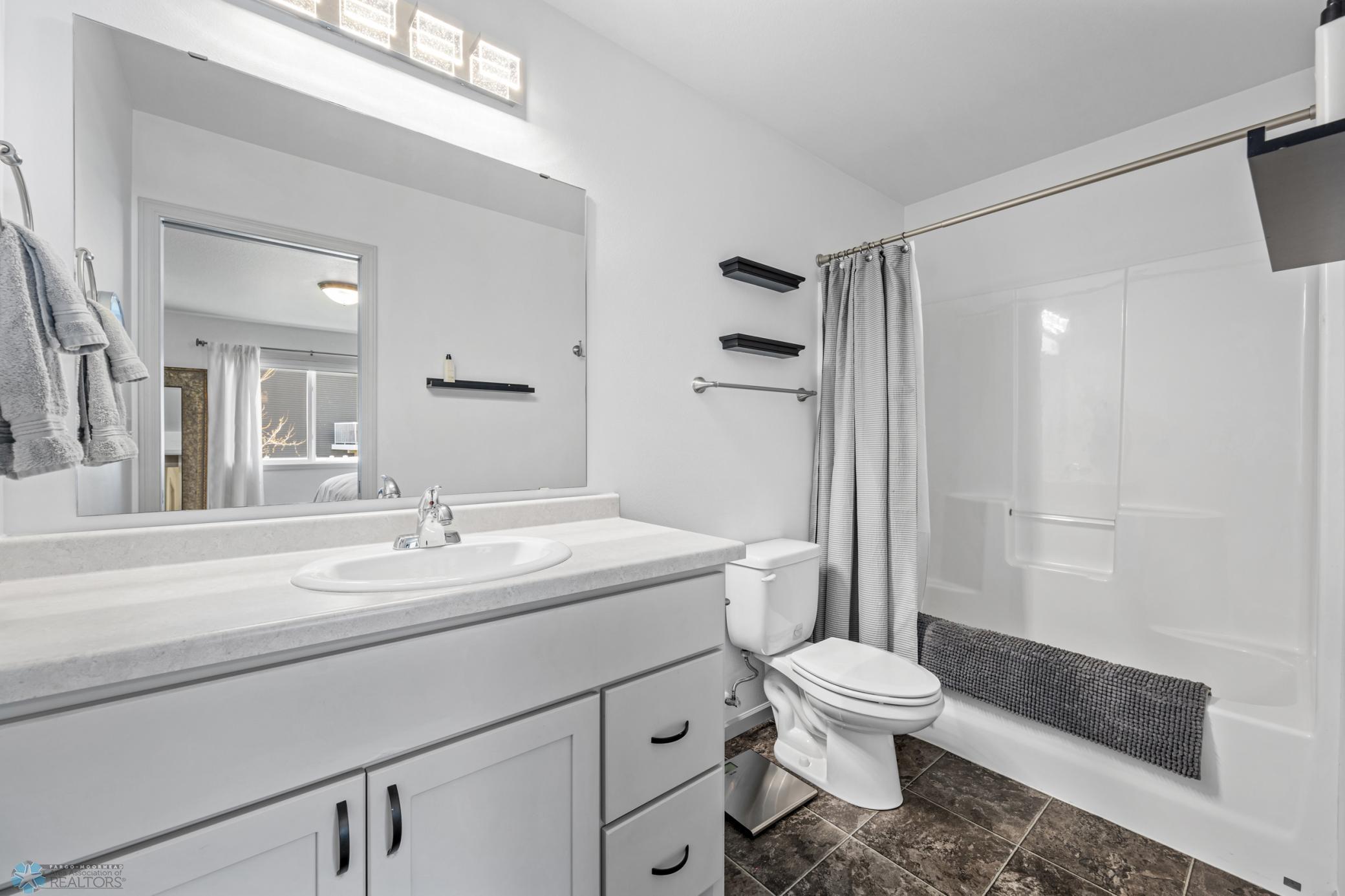 En-Suite Full Bath