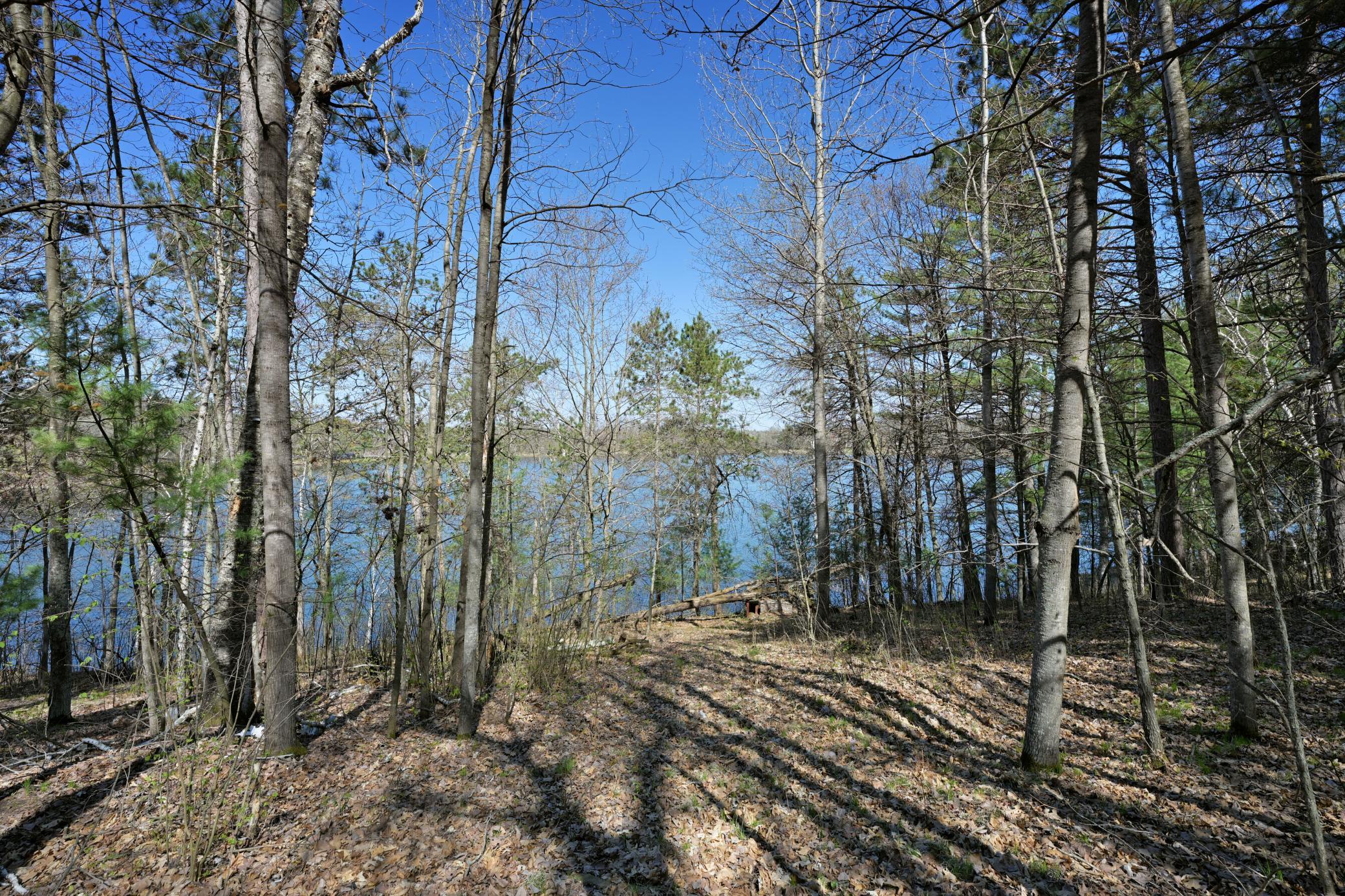 806 feet of private shoreline