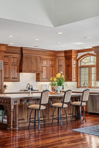 18371 Bearpath Trail, Eden Prairie, MN 55347