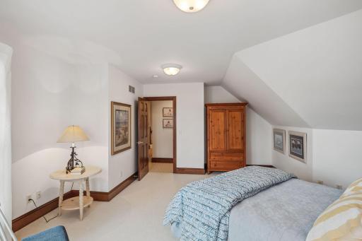 18371 Bearpath Trail, Eden Prairie, MN 55347