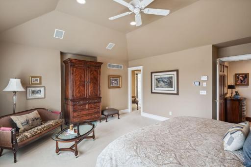 18371 Bearpath Trail, Eden Prairie, MN 55347