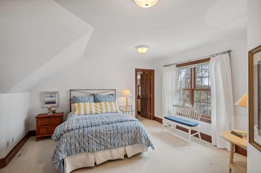 18371 Bearpath Trail, Eden Prairie, MN 55347