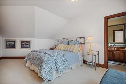 18371 Bearpath Trail, Eden Prairie, MN 55347