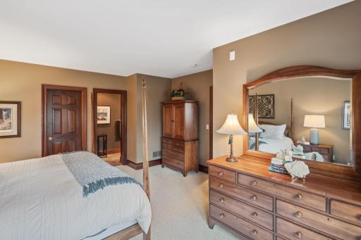 18371 Bearpath Trail, Eden Prairie, MN 55347