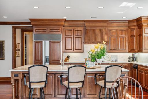 18371 Bearpath Trail, Eden Prairie, MN 55347