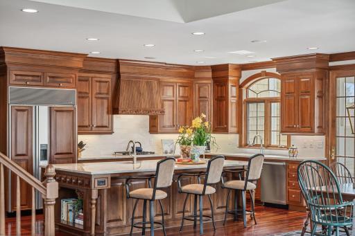 18371 Bearpath Trail, Eden Prairie, MN 55347